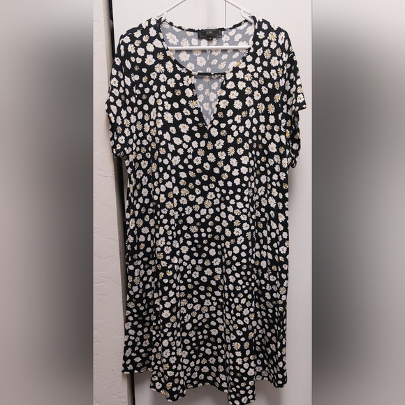 Vibe Sportswear Black Floral Keyhole Swing Dress Size 3X has Pockets - Picture 1 of 7